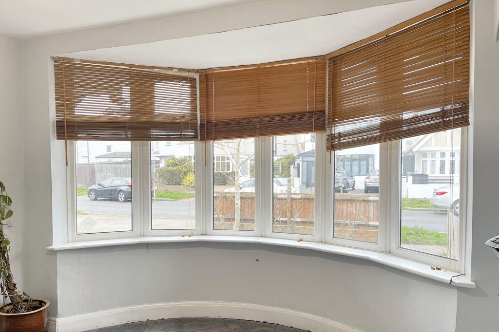 8 Oakleigh Avenue, Tolworth, Surrey KT6 7PX