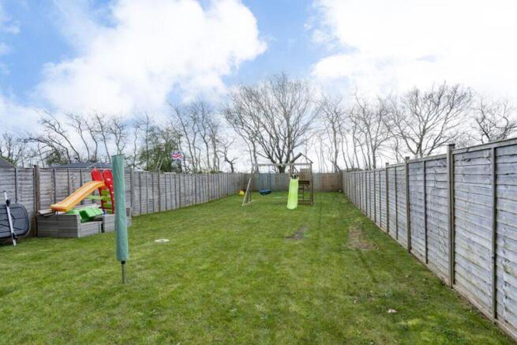 South Facing Enclosed Rear Garden