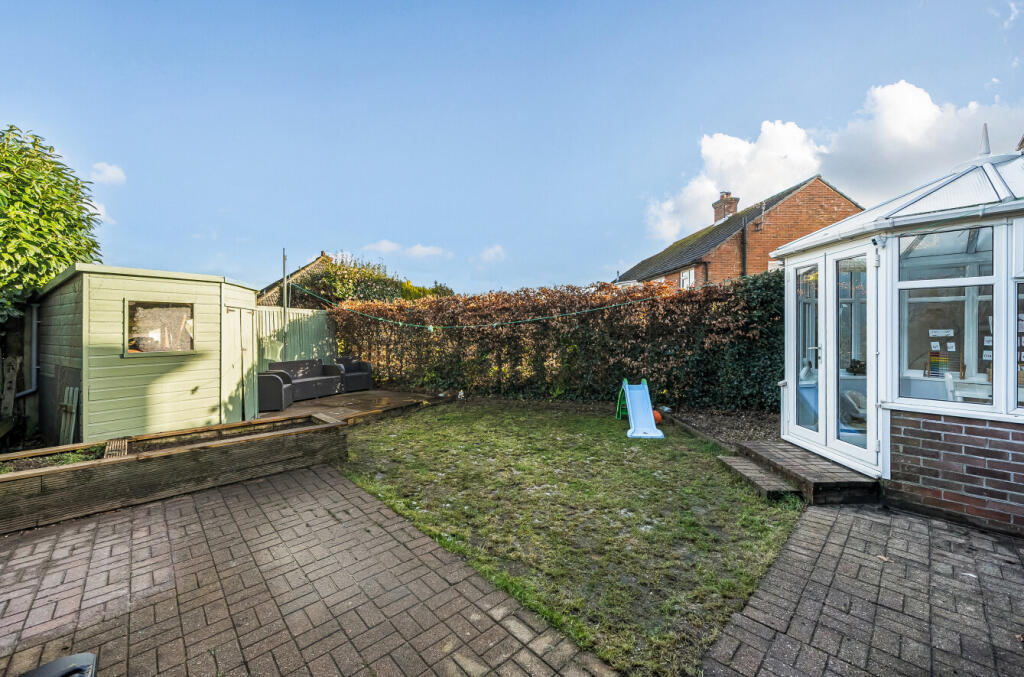 1393670-4-695d1b6...