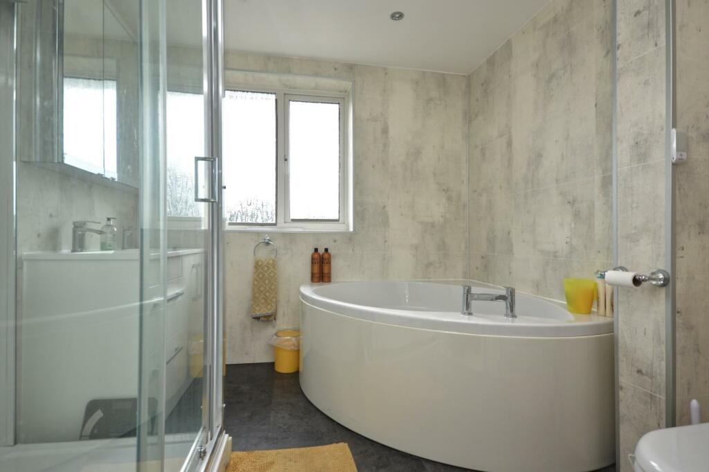En Suite Bathroom