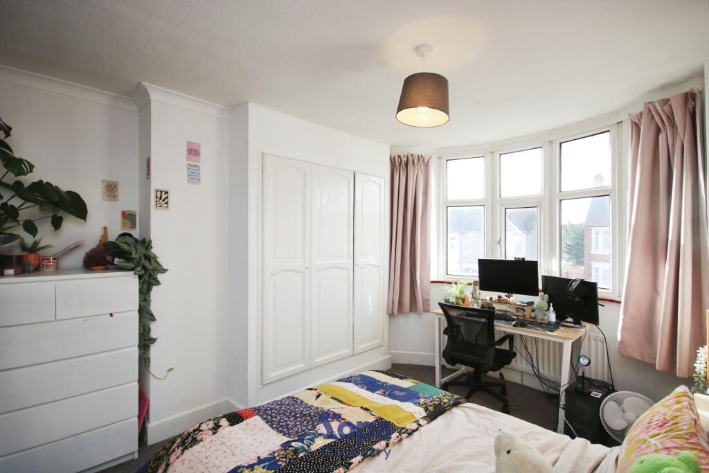 1c09d3a1-Bed 201.JPG