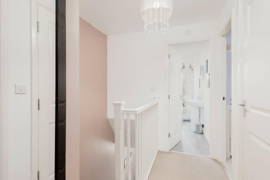 8 Rose Whittle Av...