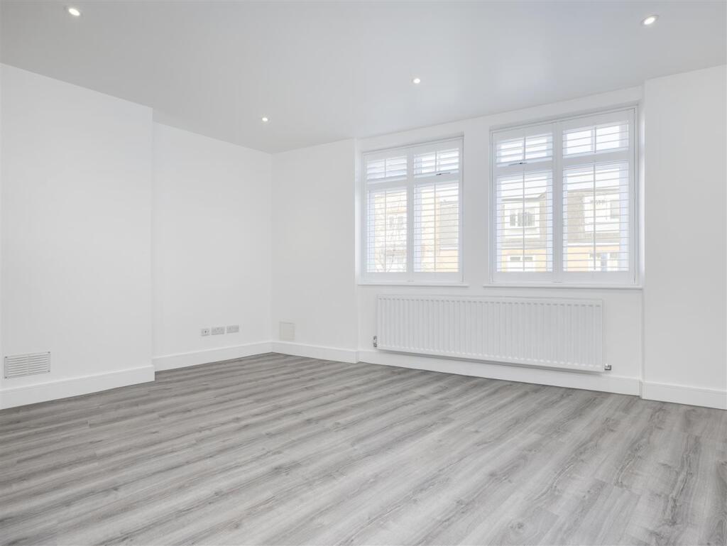 Living Room 1_3.jpg