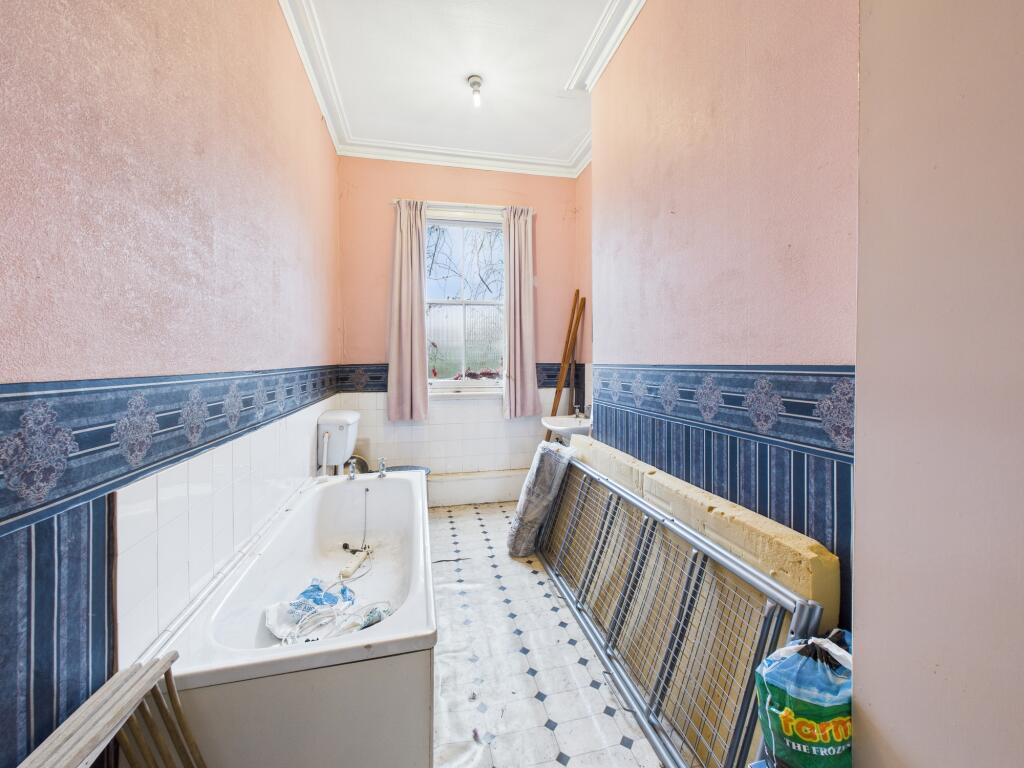 CAM04825G0-PR0229-STILL006