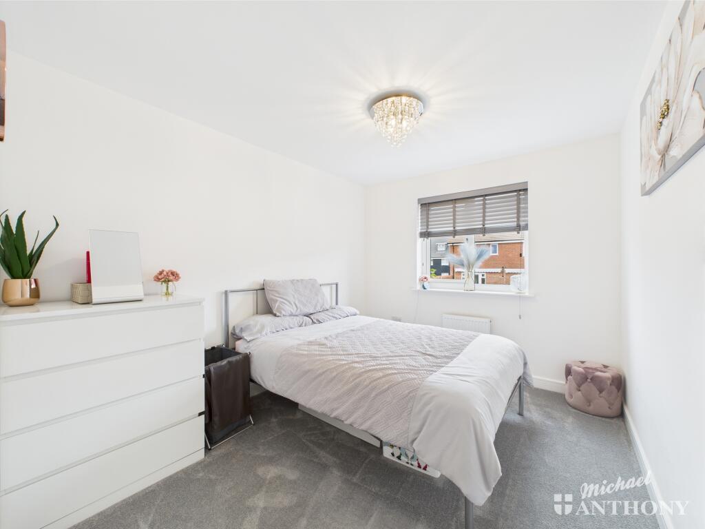 CAM02773G0-PR0305-STILL016