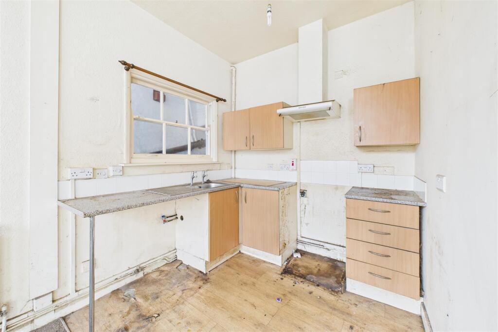 Flats A, B, C 18 Church Street, Tewkesbury, GL20 5