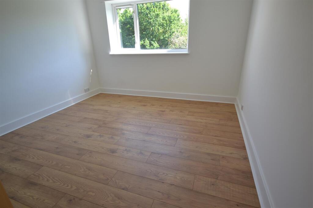 76 Sycamore Rd - Bed 1.JPG