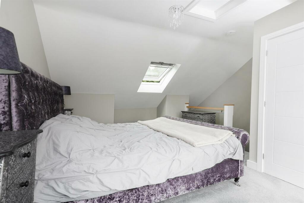 Bramleys Estate Agents - Longwood Gate (31).jpg
