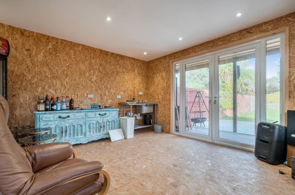 1370929-3-68f8c64...