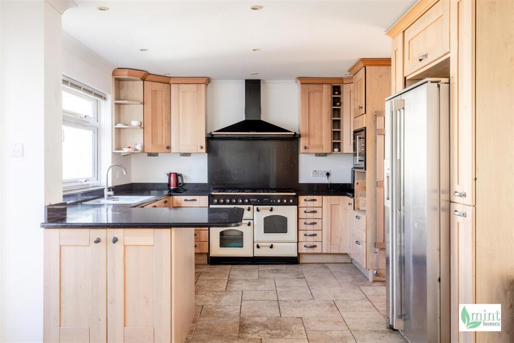 Watermark - 70 Bousley Rise-13.jpg