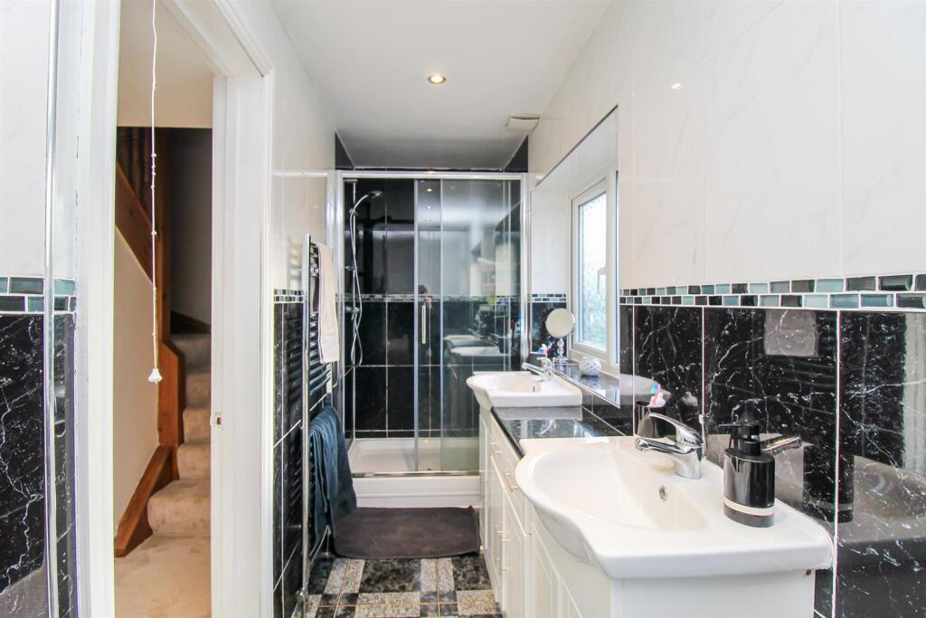 BATHROOM/W.C.