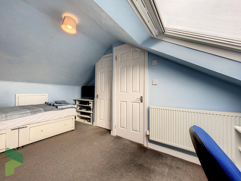 Attice room/Bedro...