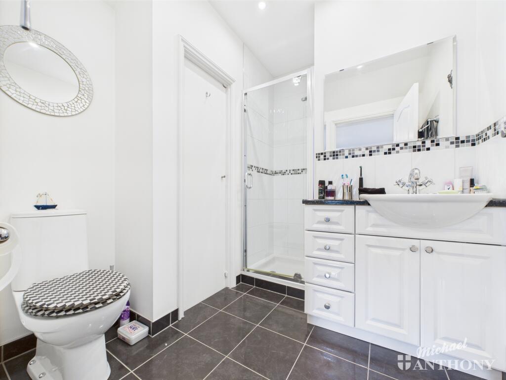 CAM02773G0-PR0302-STILL011