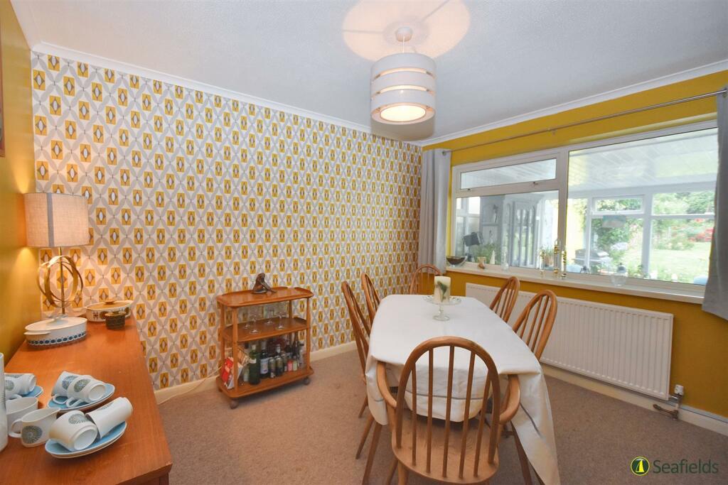 Dining/Bedroom 4