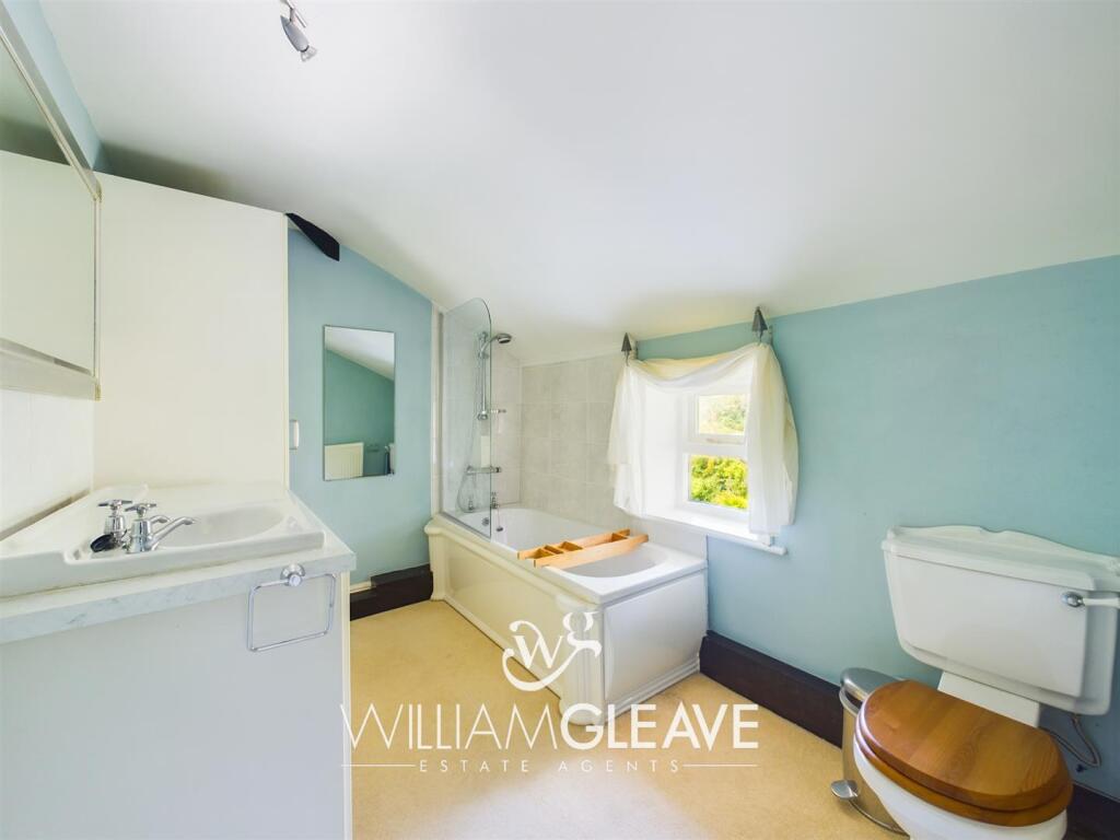 En-Suite Bathroom