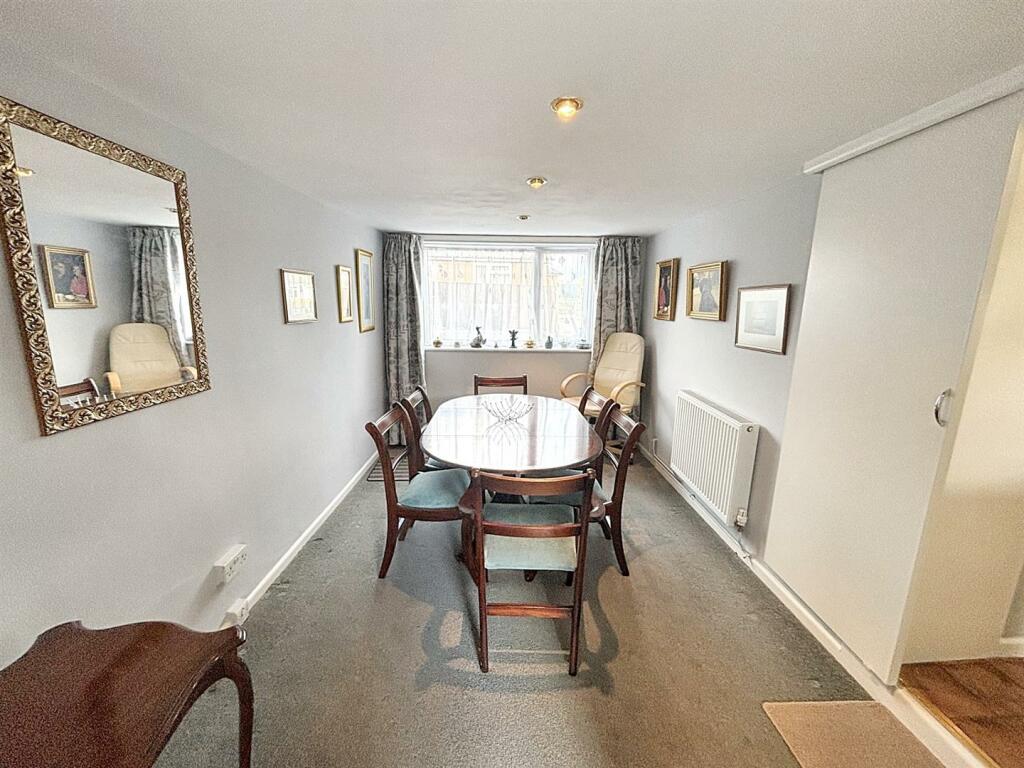 Dining room.jpg
