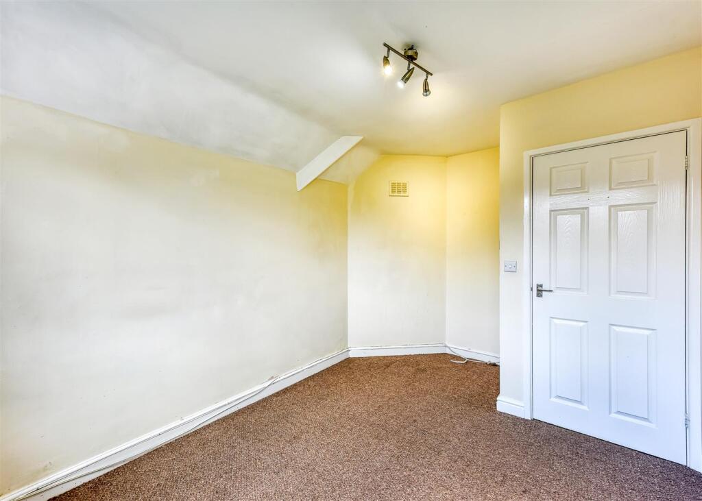 4 Seven Stars-bedroom1b.jpg