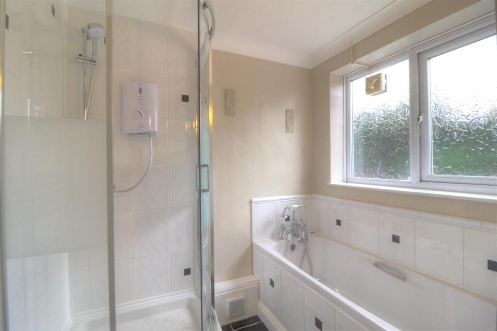 Shower/Bathroom