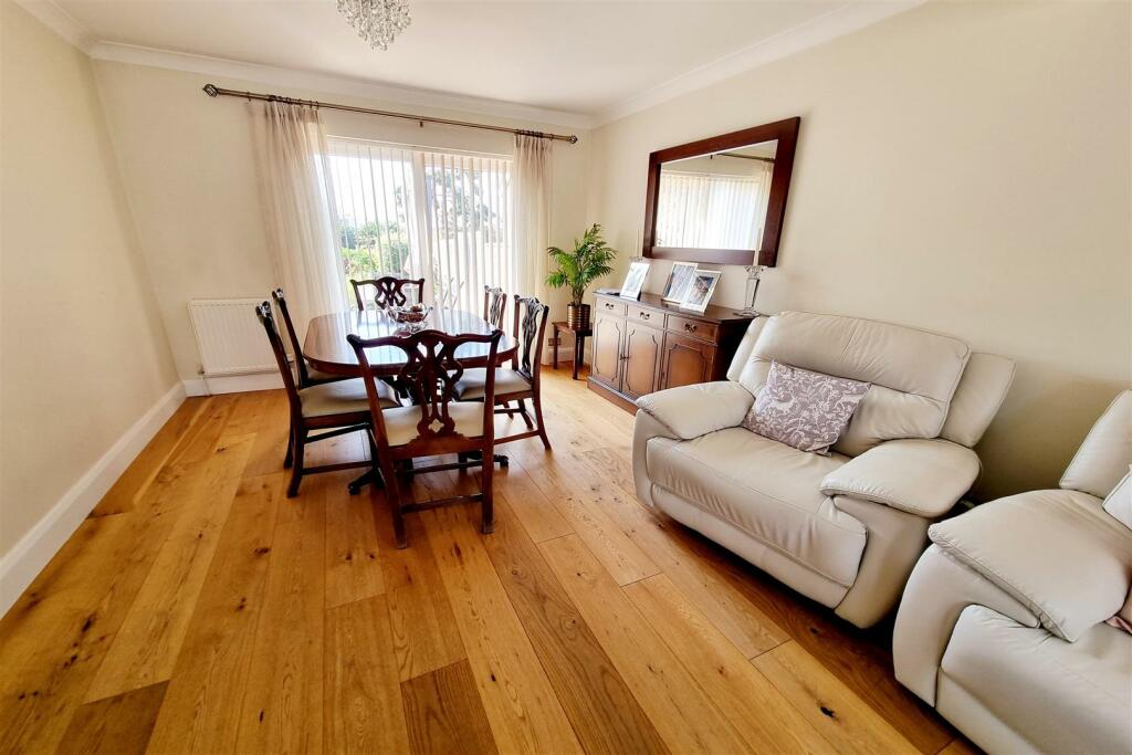 DINING AREA: