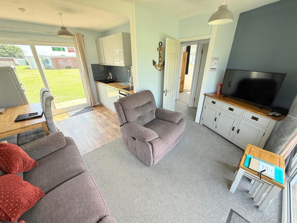 Living room 2.jpg