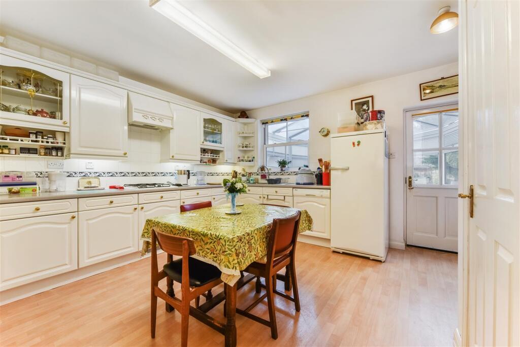 Kitchen/Breakfast Room