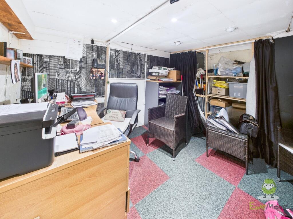 CAM01543G0-PR0158-STILL001