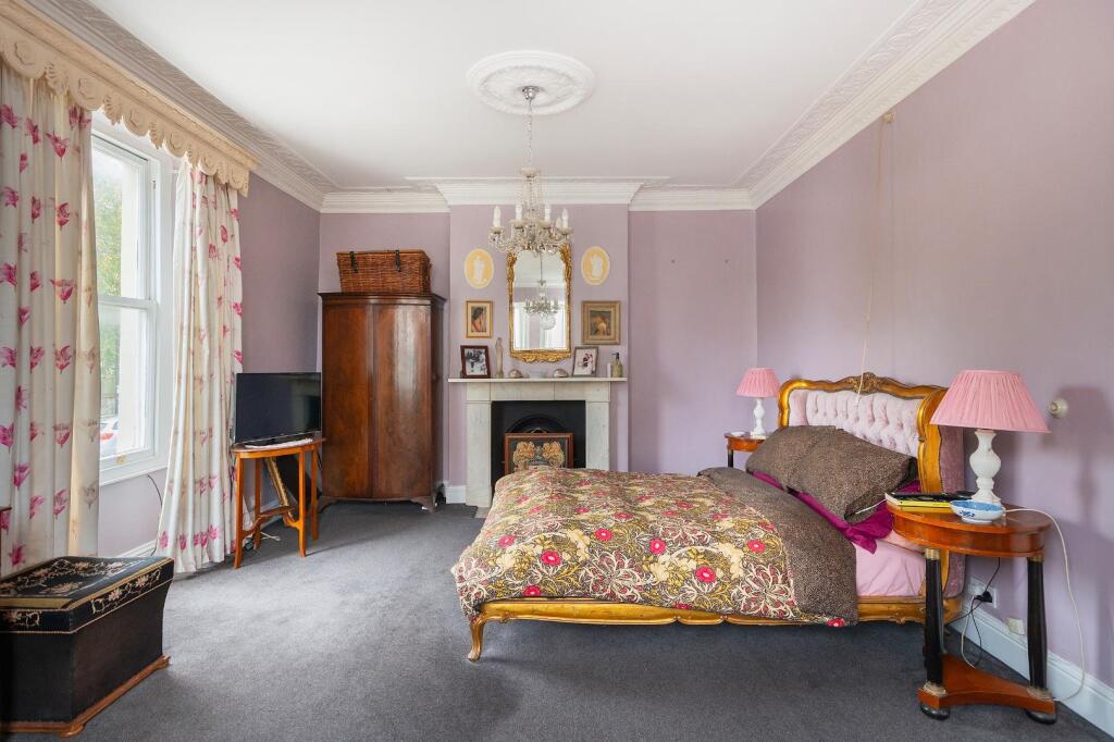 1V6WCM - Bedroom A.jpg