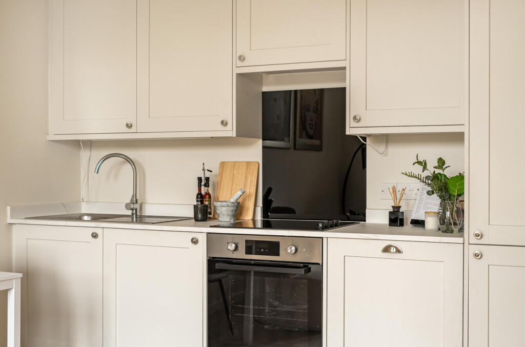 1329979-7-6882545...