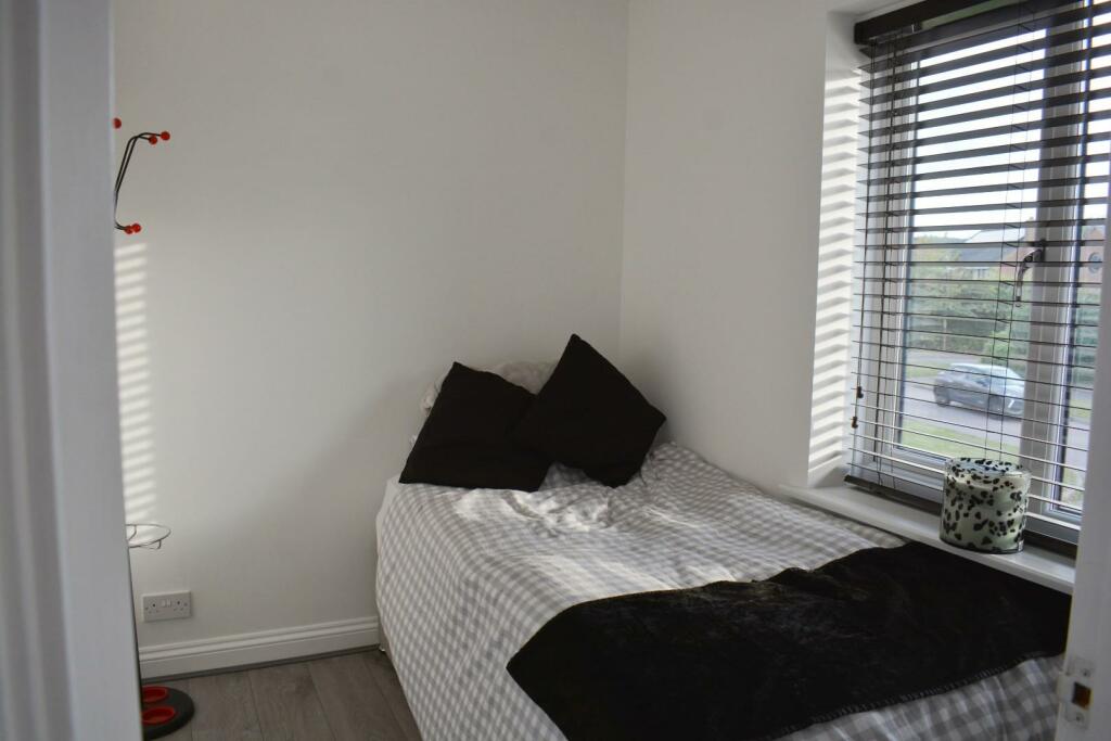 Bedroom 4_inPixio.jpg