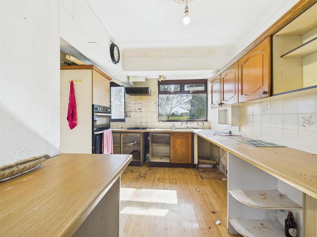 3 - Four Bedroom House for Auction, Vera Road, Fis