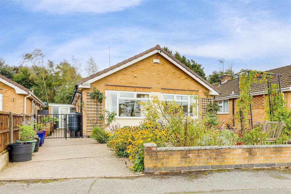 Leslie Grove, Calverton, Nottinghamshire, NG14 6GL