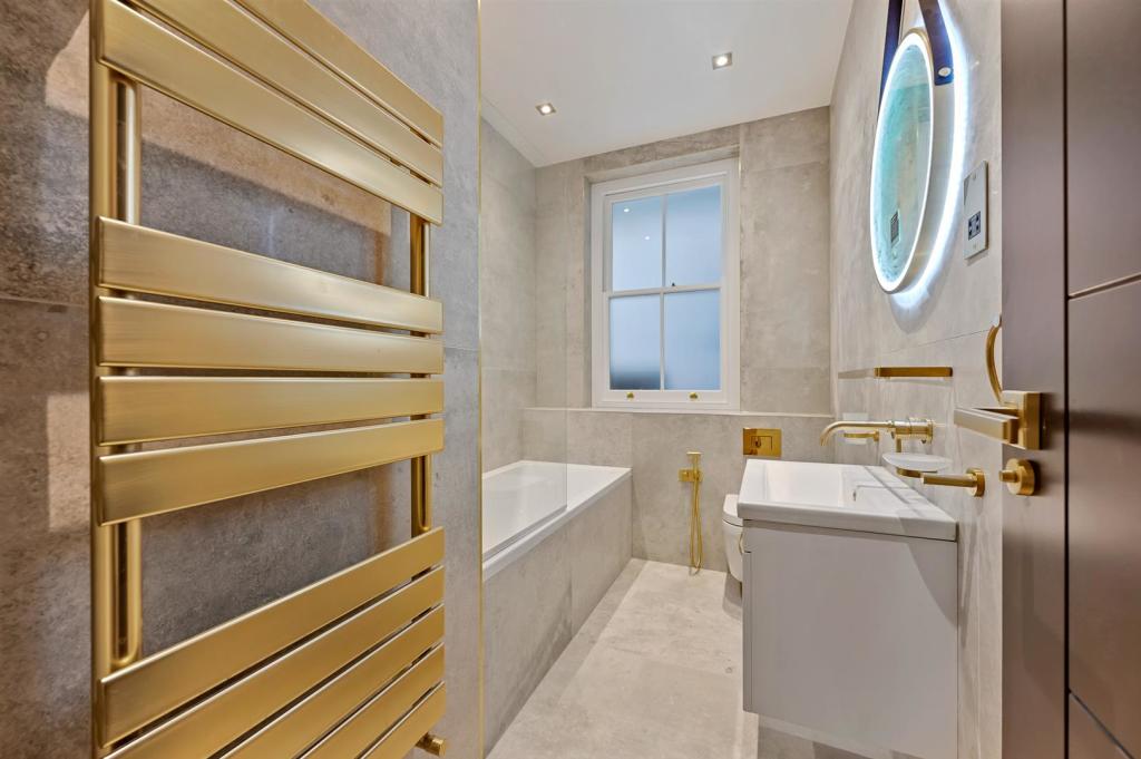 CR - Morshead Mansions - Bathroom3 (1).jpg