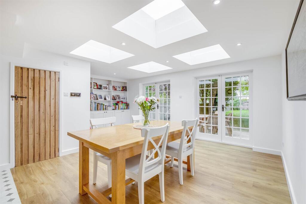 Norton Way South 357-25.jpg