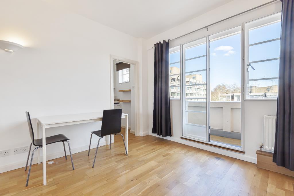 Reception Room/Bedroom