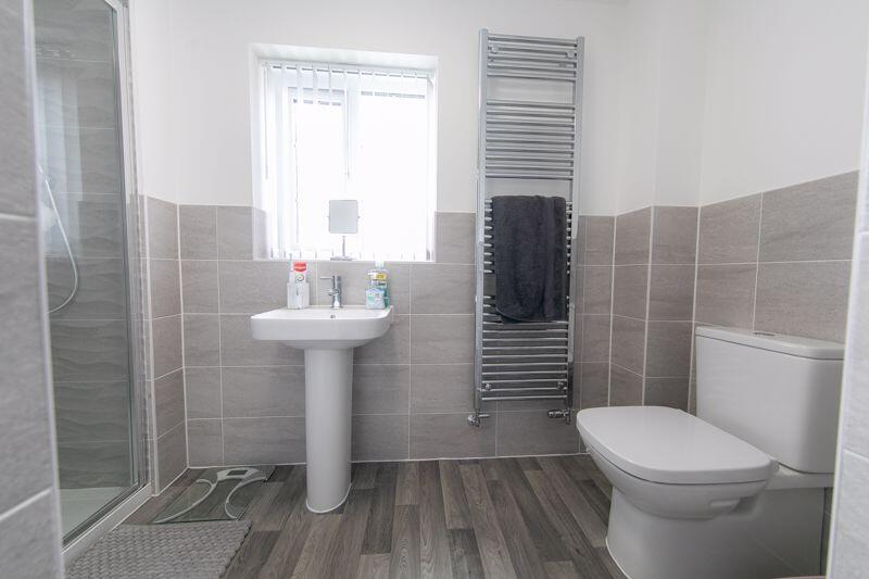 Bedroom 1 en-suite