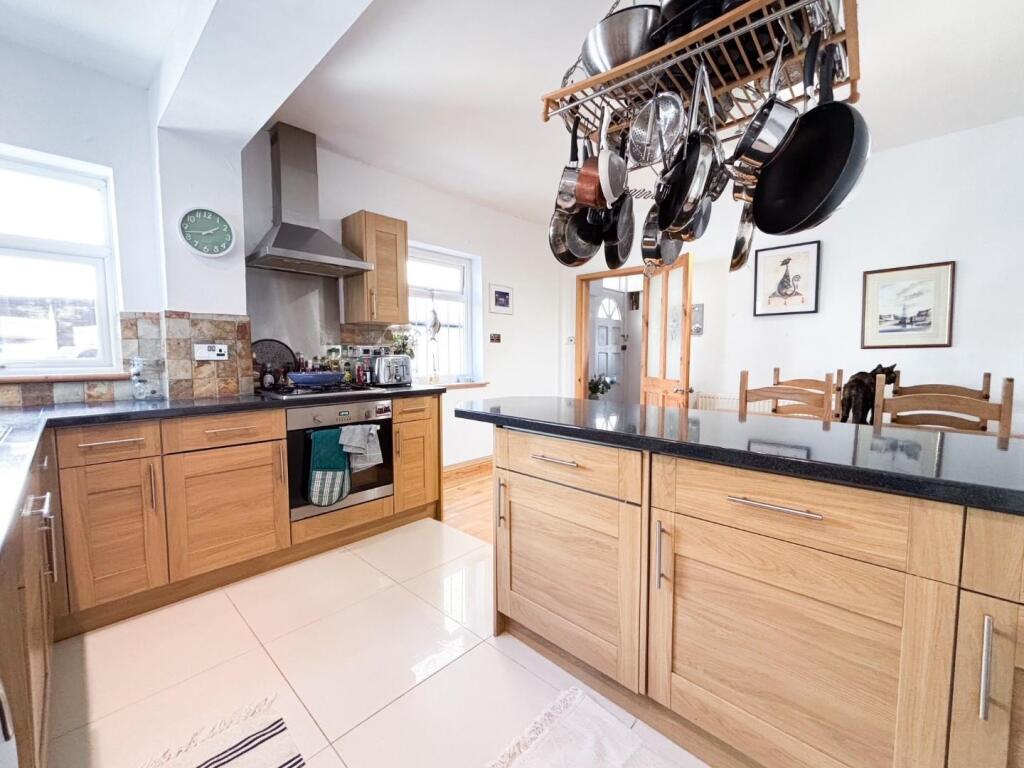 Kitchen/ Dining Room