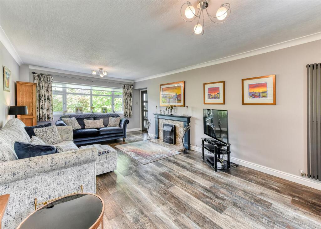 40 Cranmere Avenue-lounge2.jpg