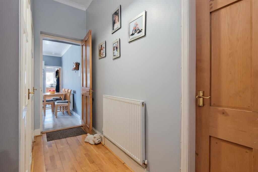025-3 Station Place, Law ML8 5LR.jpg
