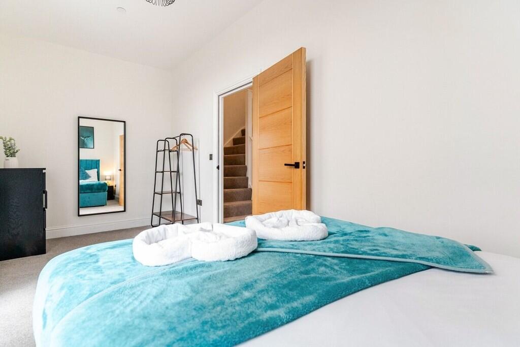 b794f90c-4a5f-493...