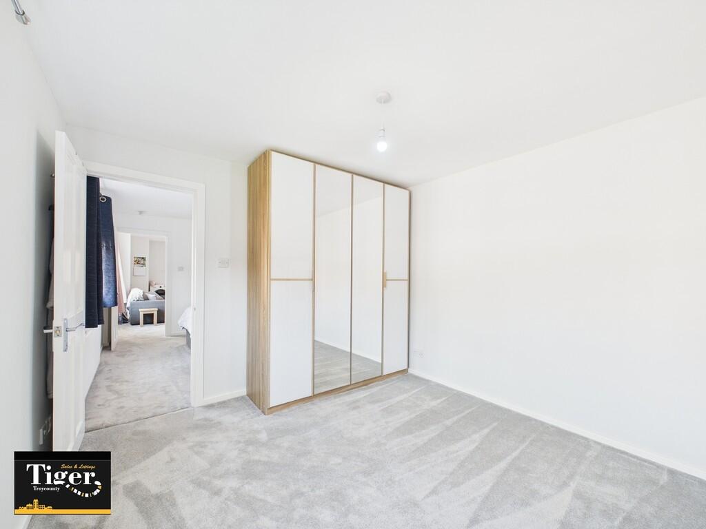 CAM02176G0-PR0523...