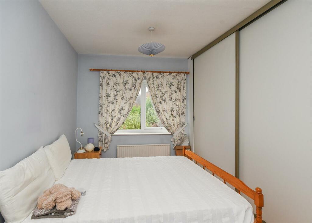 89 Station Road - Bed 2.jpg