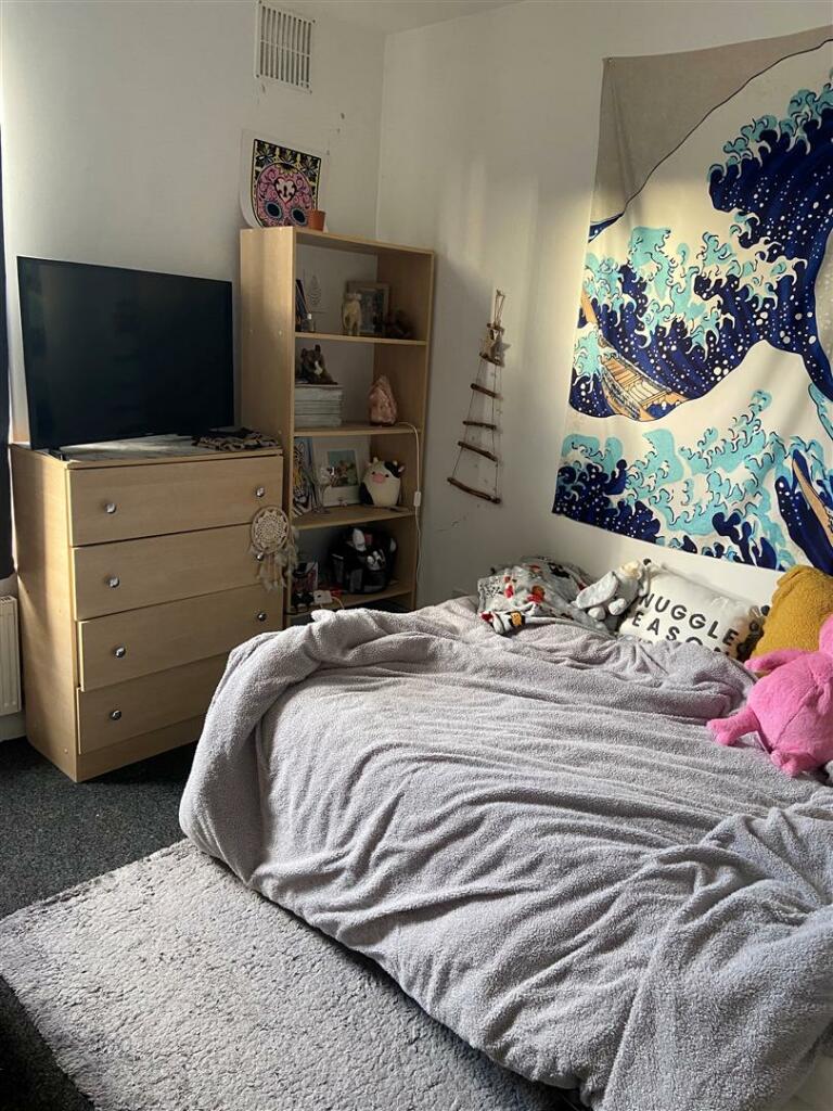 Bedroom 1.JPG