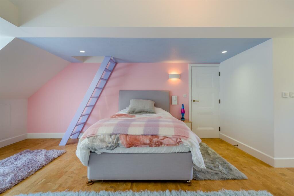 8594318-interior17.jpg