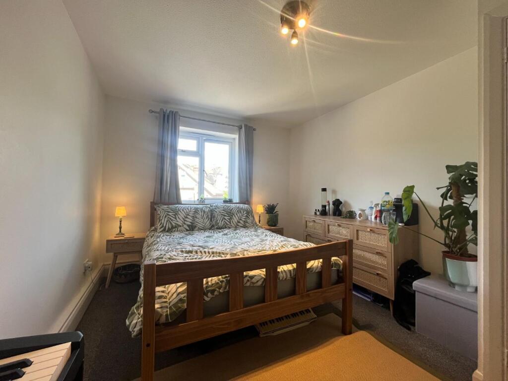 Bedroom 1.JPG