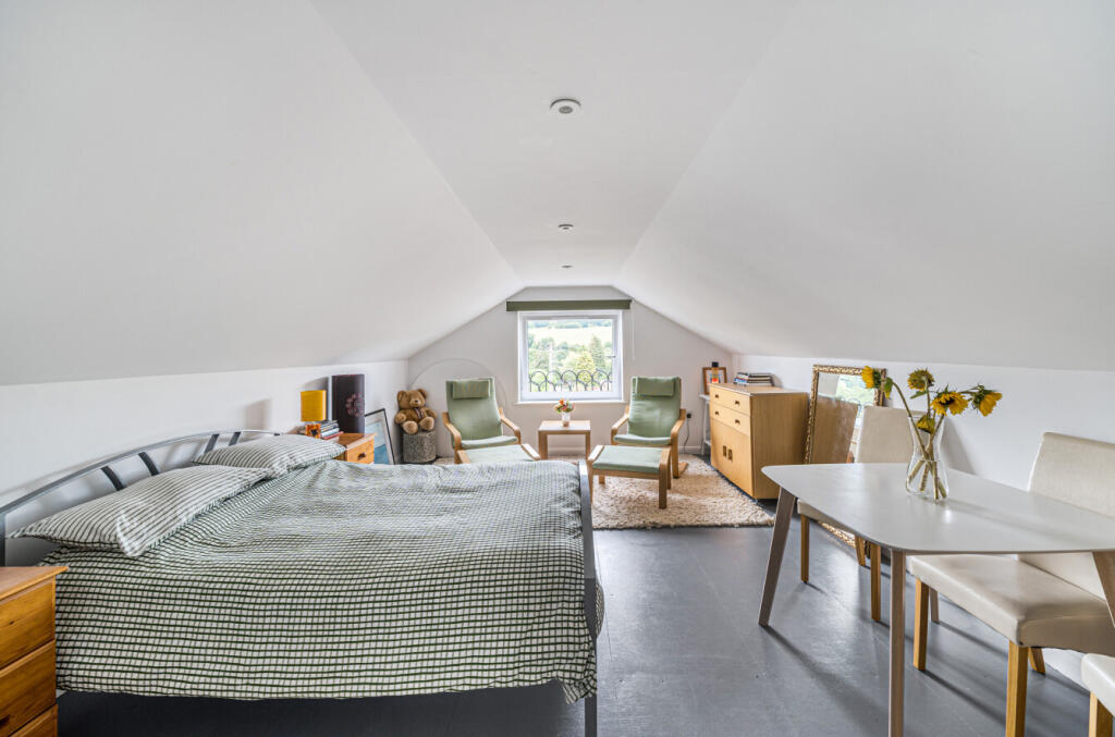 1327016-4-688b7cc...