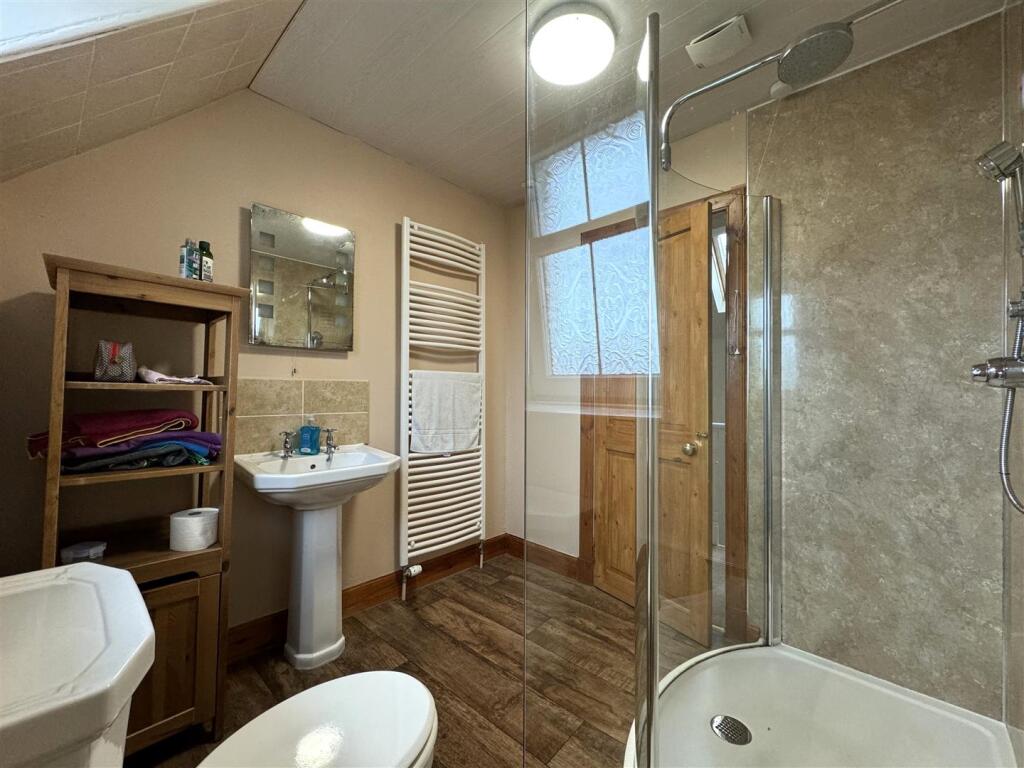 SHOWER ROOM 2.JPG