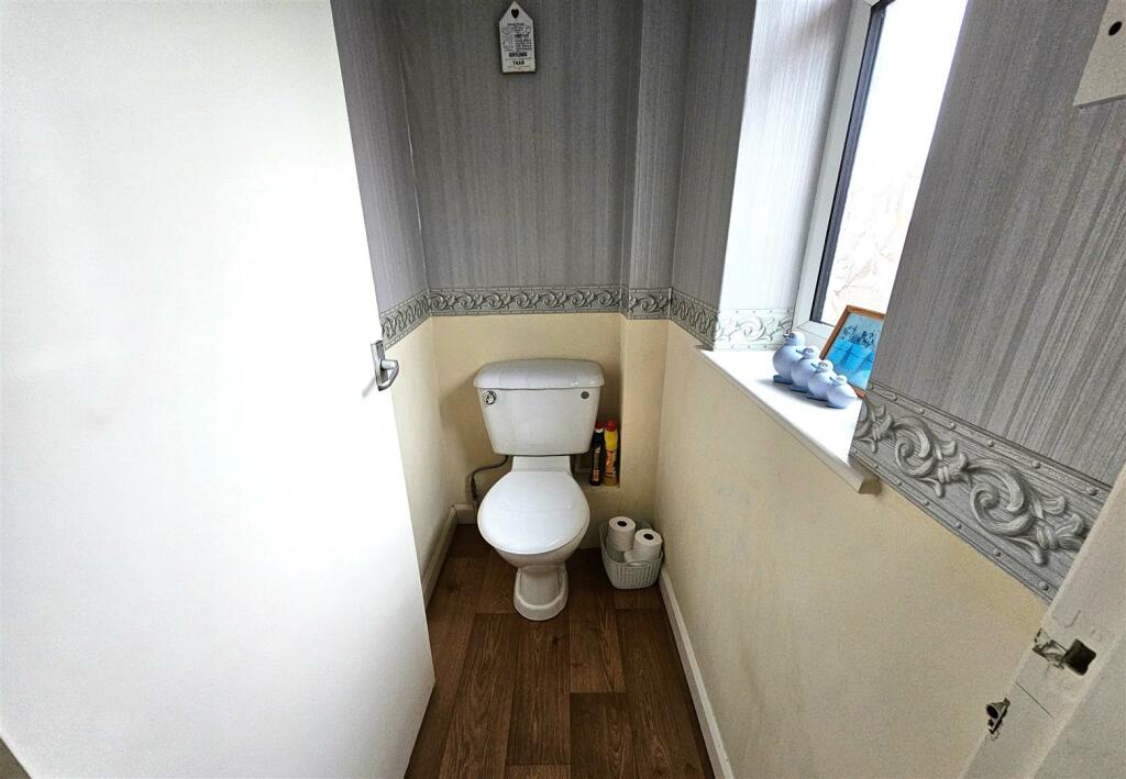 Separate WC.jpg