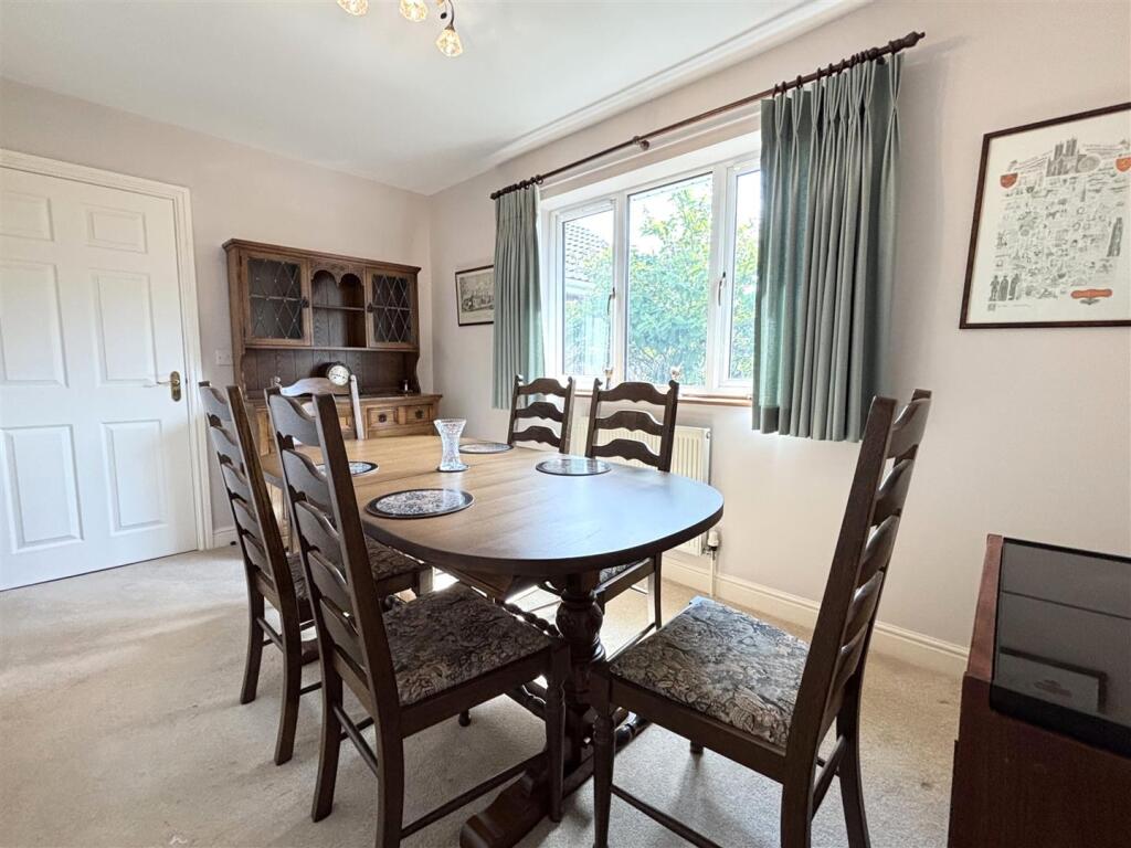 Dining Room/Bedroom 2