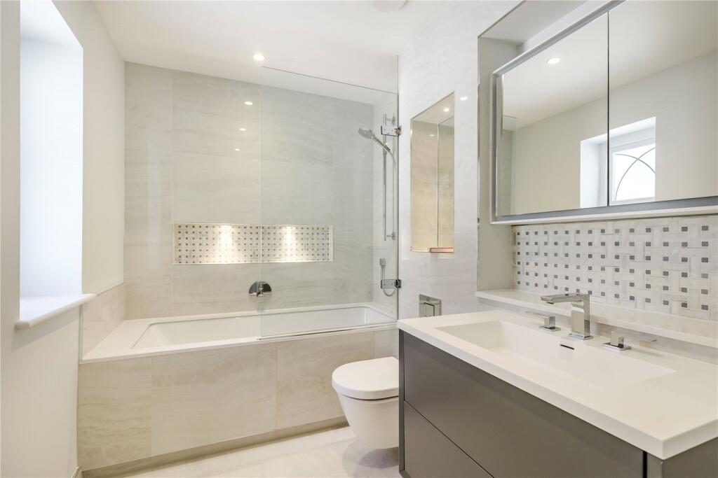 Family Bathrooom