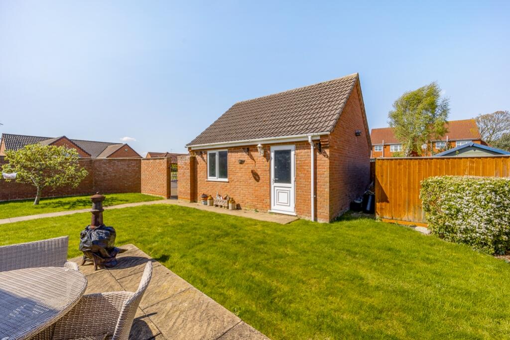 7 Richard Busby Way (Lutton)-12